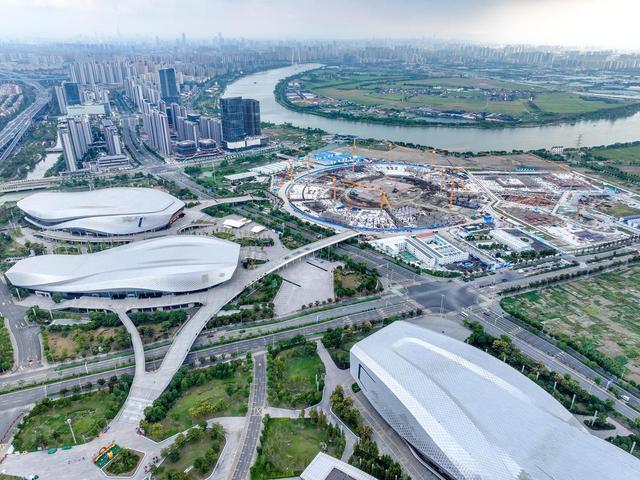 育场初见雏 育场初见雏